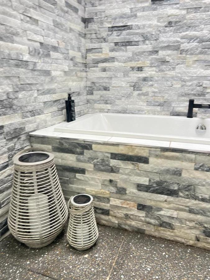 Central Belfast Modern Apartment Great Location Free Parking Exterior foto